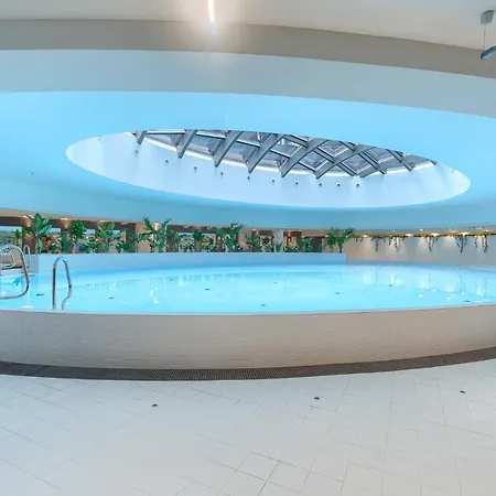 Hanza Tower 5 Stars Aparthotel 4*