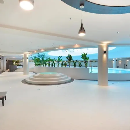 Hanza Tower 5 Stars Appart hôtel 4*