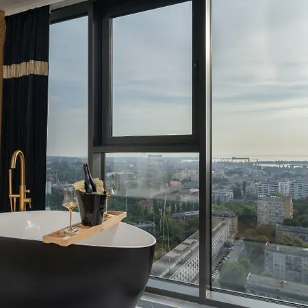 Hanza Tower 5 Stars Aparthotel 4*