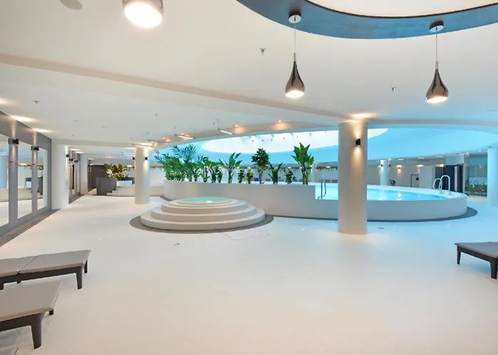 Hanza Tower 5 Stars Апарт-отель 4*